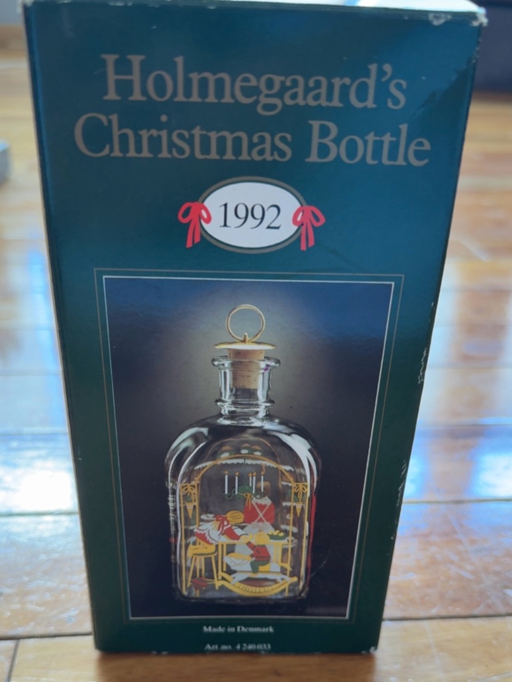 Holmegaard Green Box with Festive Bottle Illustration